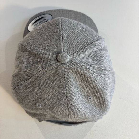 THE CLASSICS YUPOONG Gray Snapback Acrylic Wool Ballcap Hat Embroidered Pig NEW - Picture 5 of 11